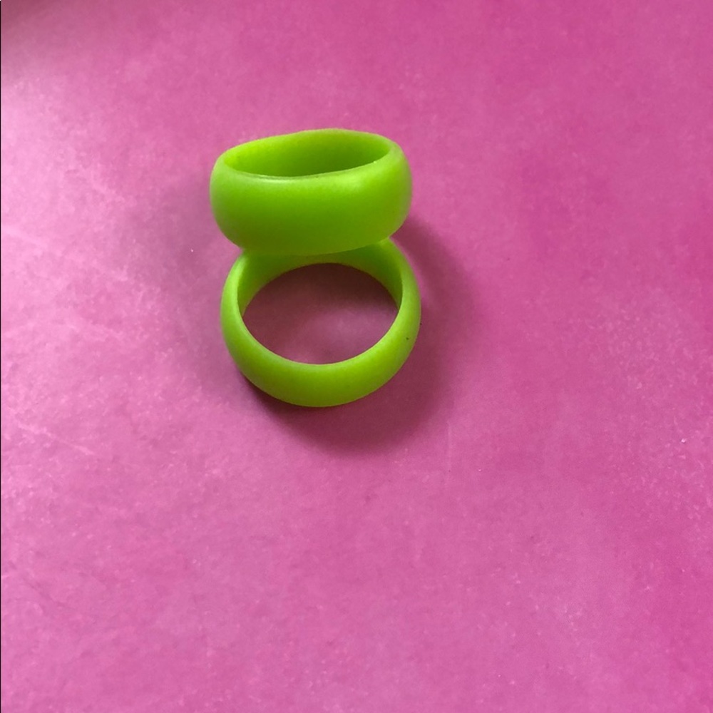 Size 9 silicone ring in lime green